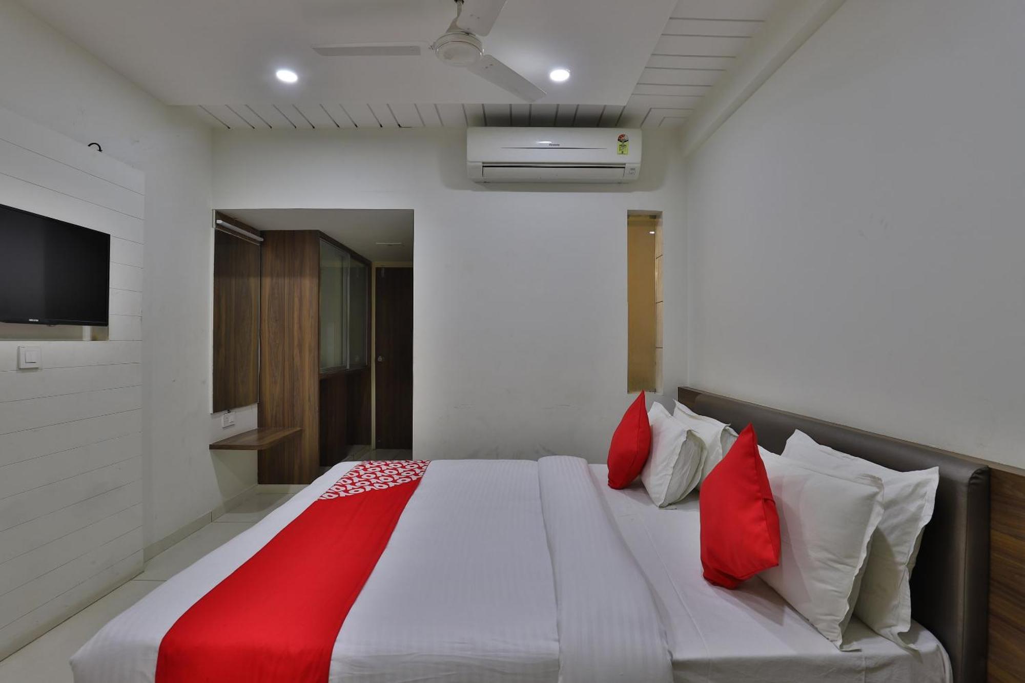 ואדודרה Collection O Hotel Panchsheel מראה חיצוני תמונה