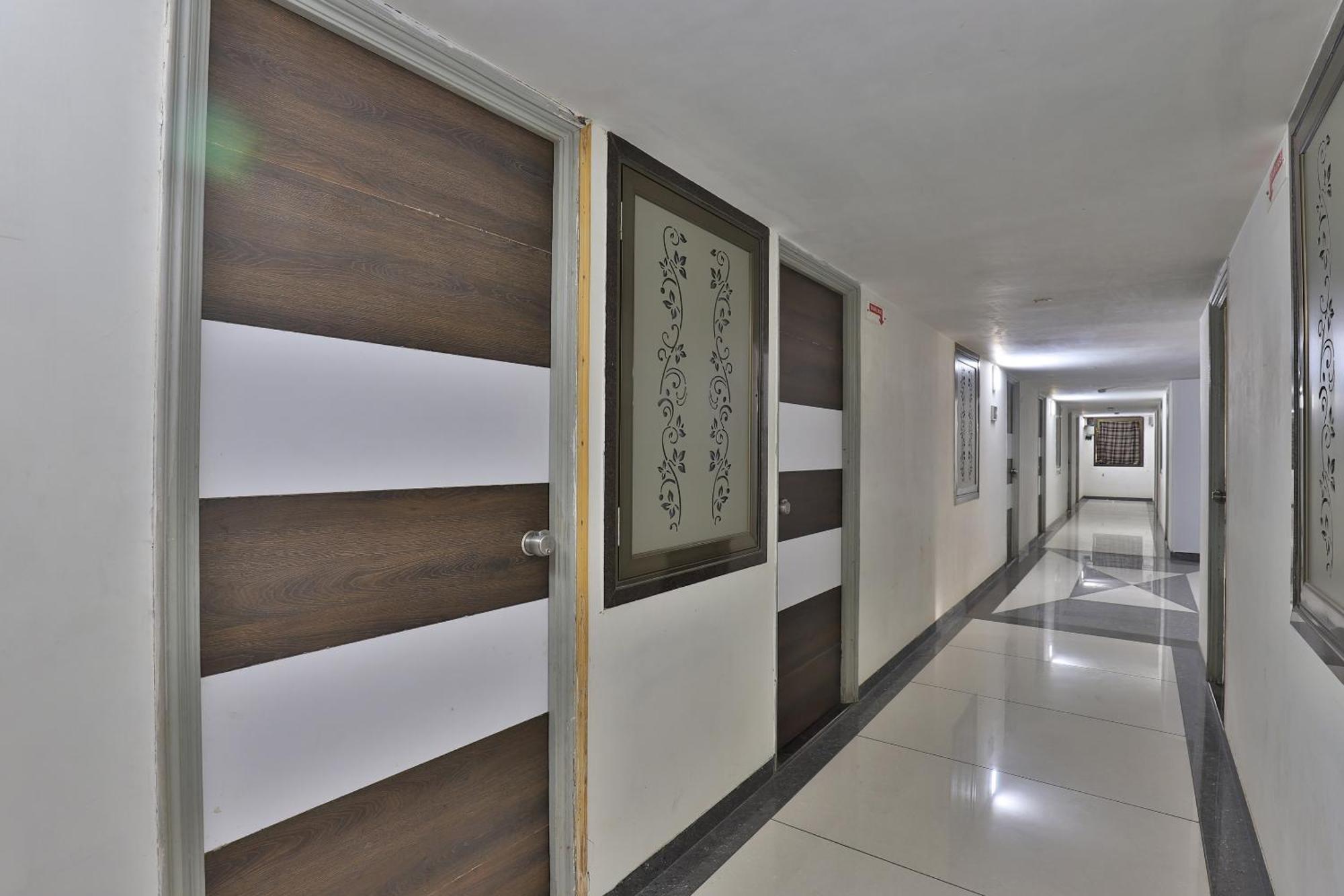 ואדודרה Collection O Hotel Panchsheel מראה חיצוני תמונה