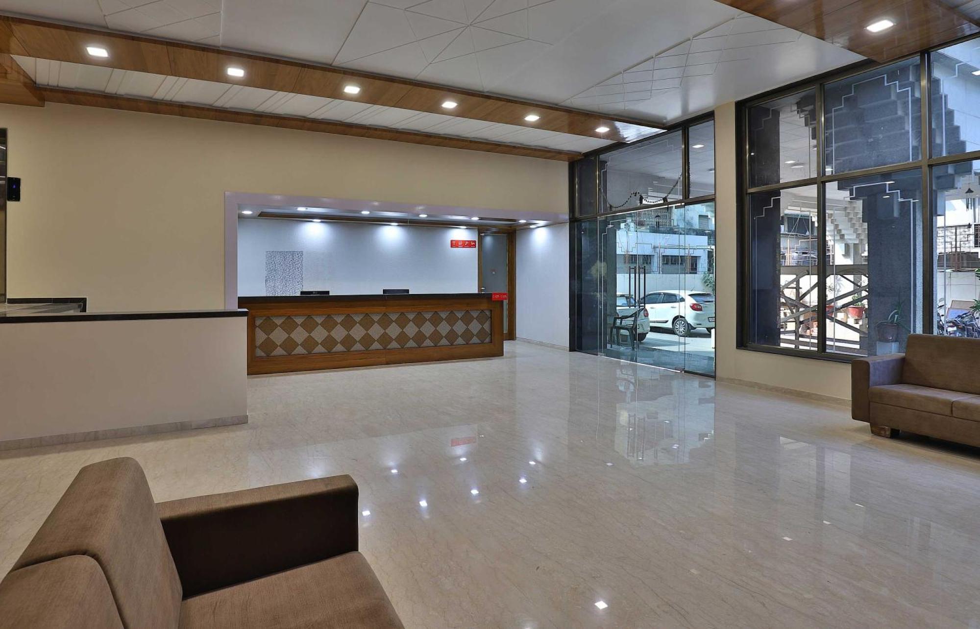 ואדודרה Collection O Hotel Panchsheel מראה חיצוני תמונה