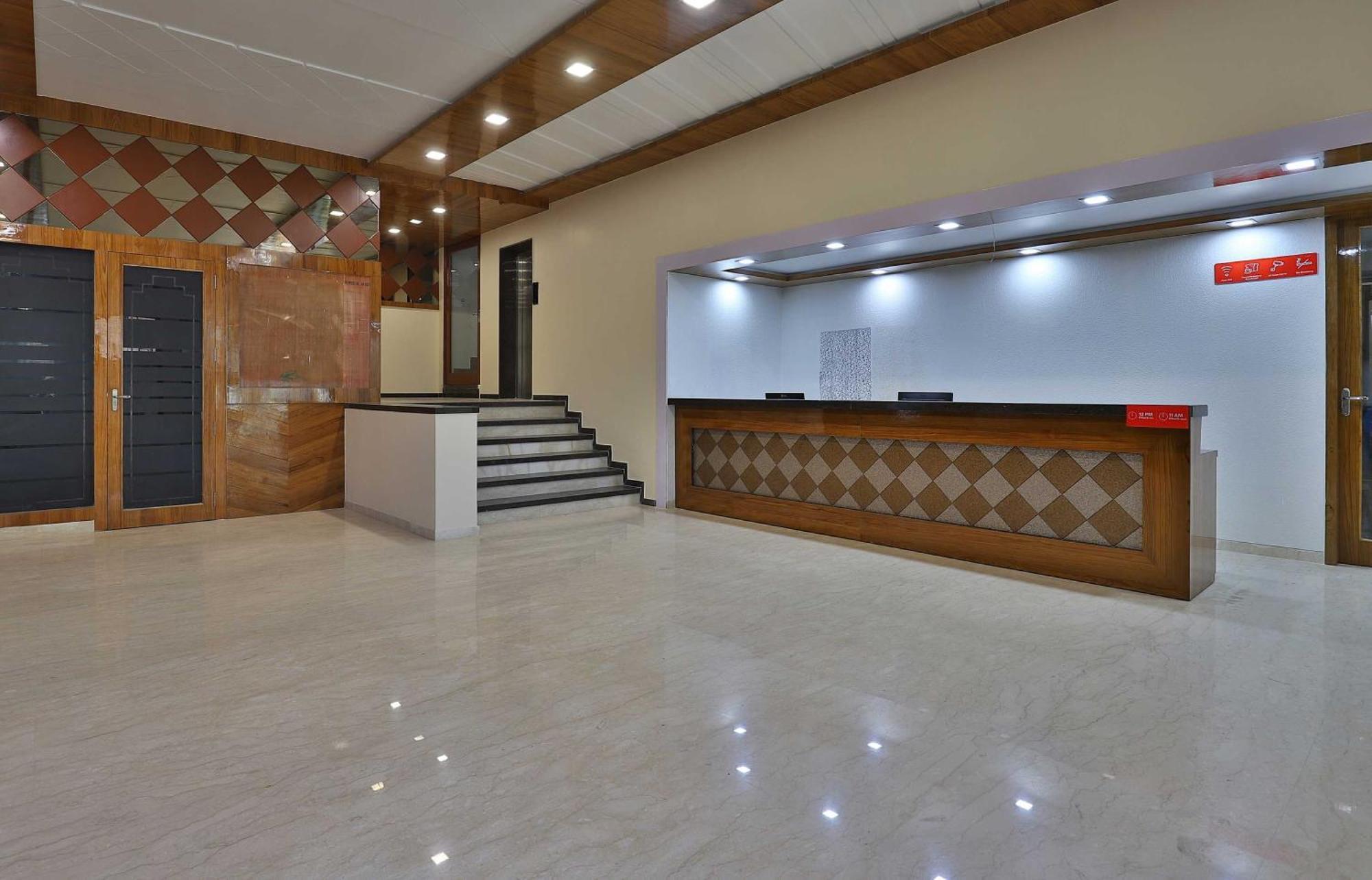 ואדודרה Collection O Hotel Panchsheel מראה חיצוני תמונה