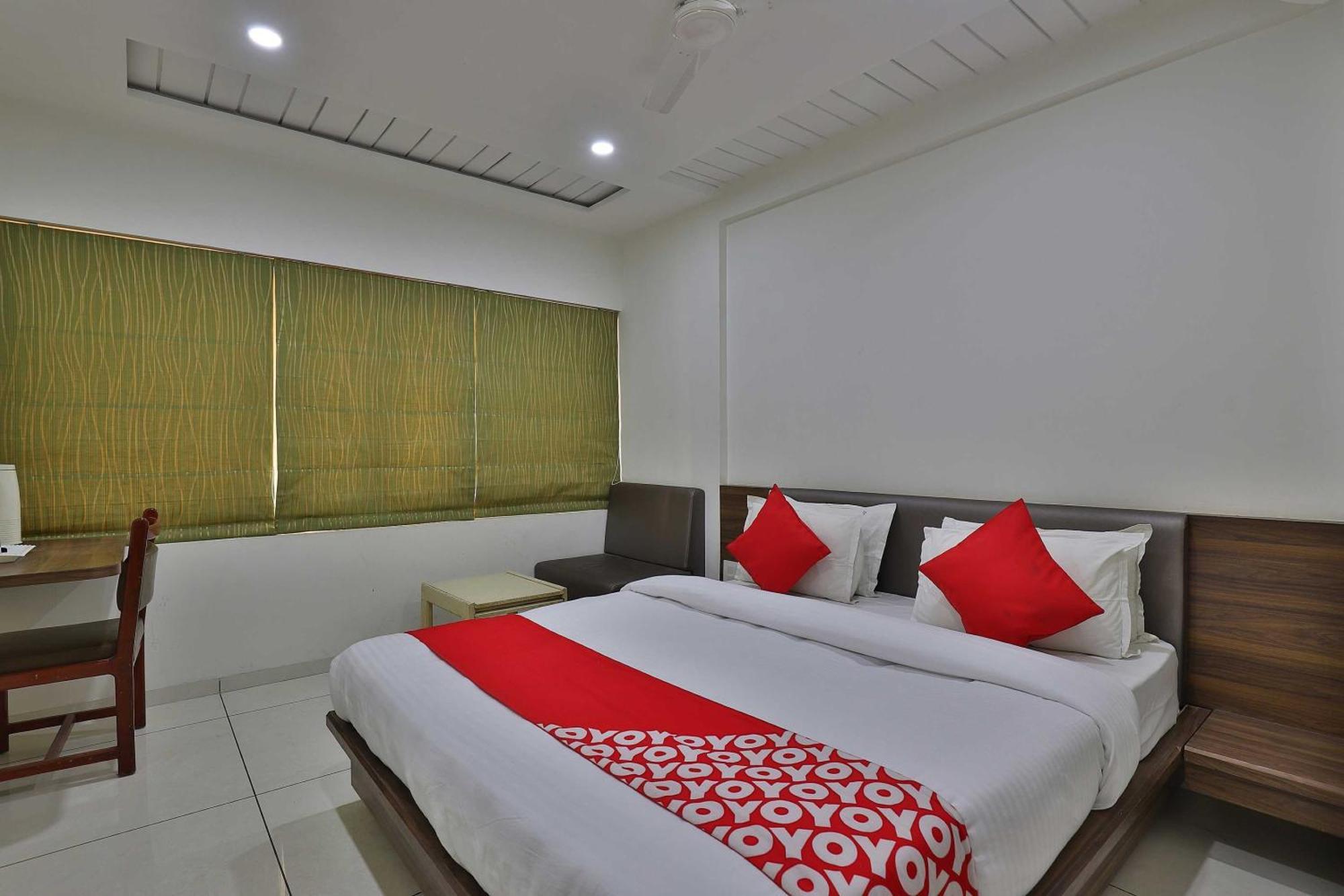 ואדודרה Collection O Hotel Panchsheel מראה חיצוני תמונה
