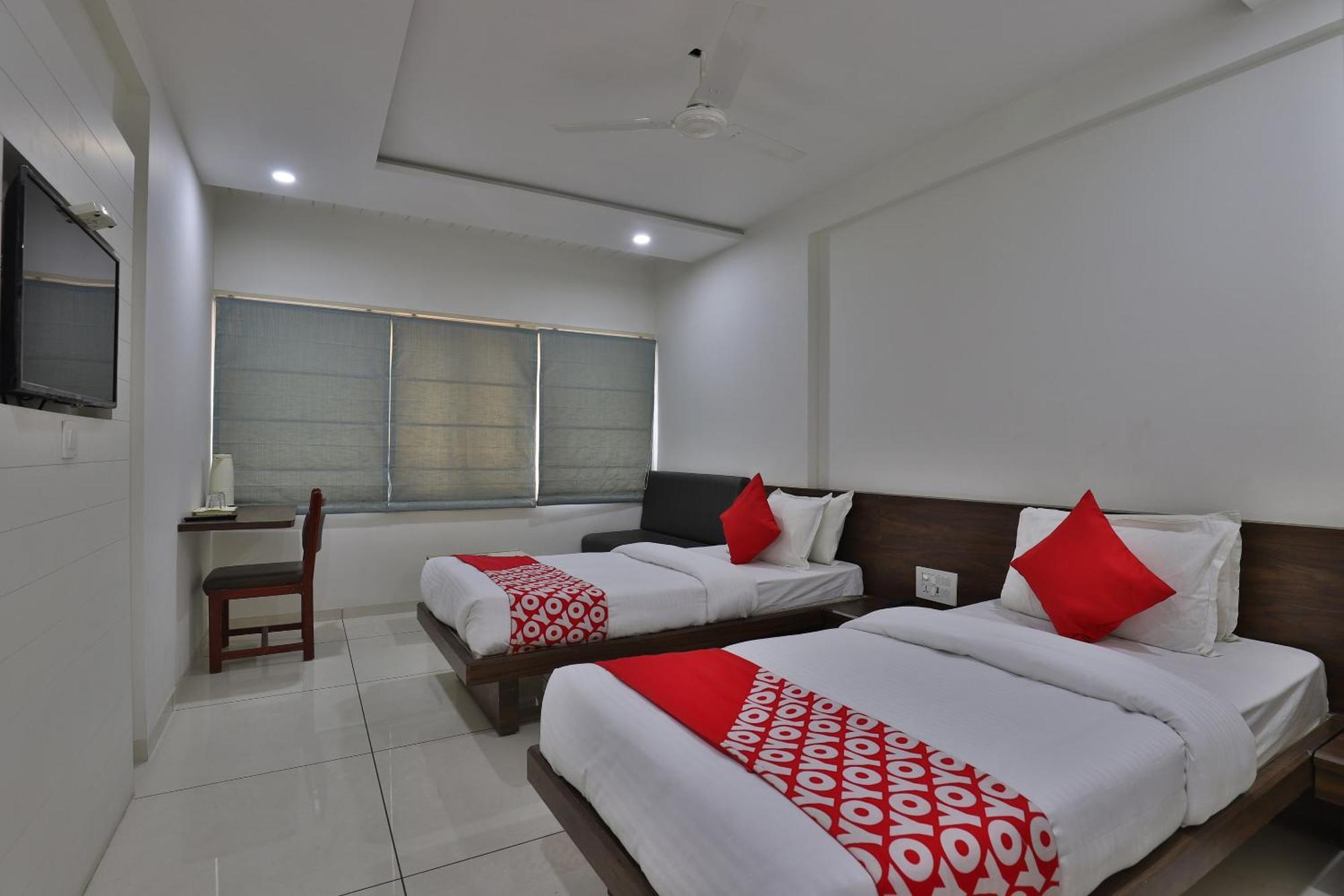 ואדודרה Collection O Hotel Panchsheel מראה חיצוני תמונה