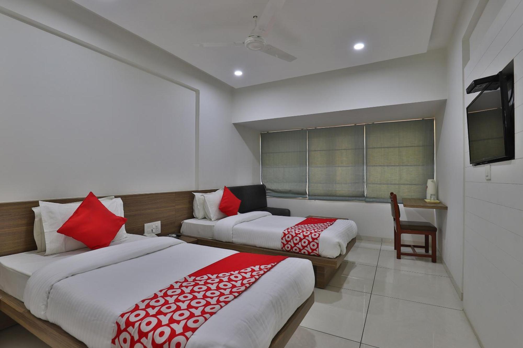 ואדודרה Collection O Hotel Panchsheel מראה חיצוני תמונה