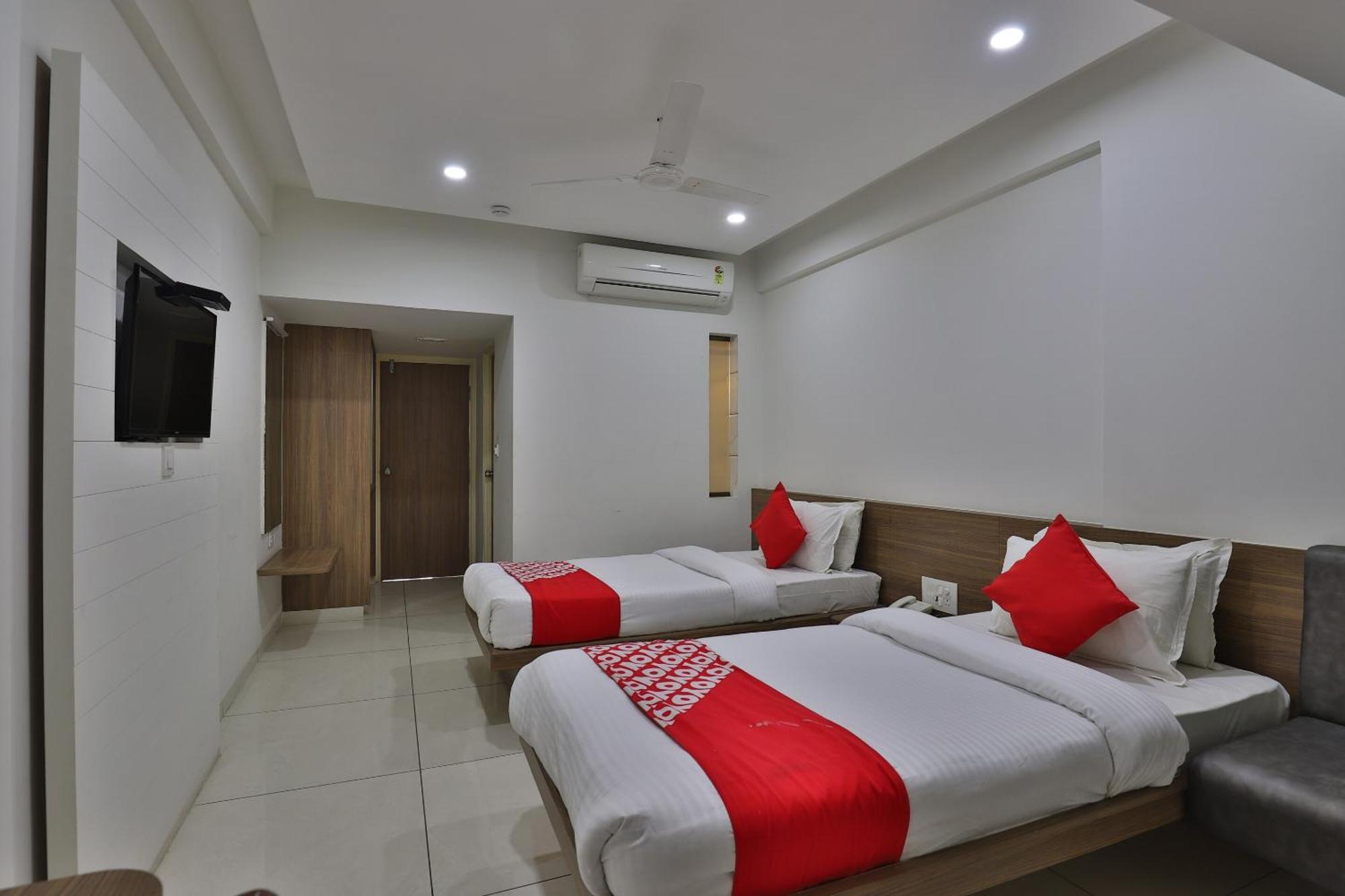 ואדודרה Collection O Hotel Panchsheel מראה חיצוני תמונה